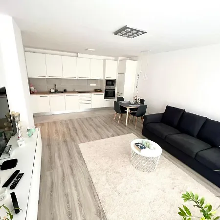 Апартаменты West Budapest-edge Of Downtown-free Parking