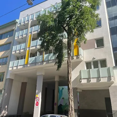 West Budapest-edge Of Downtown-free Parking