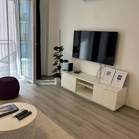 Апартаменты West Budapest-edge Of Downtown-free Parking