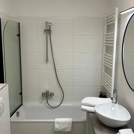 West Budapest-edge Of Downtown-free Parking * Будапешт