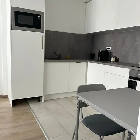 West Budapest-edge Of Downtown-free Parking