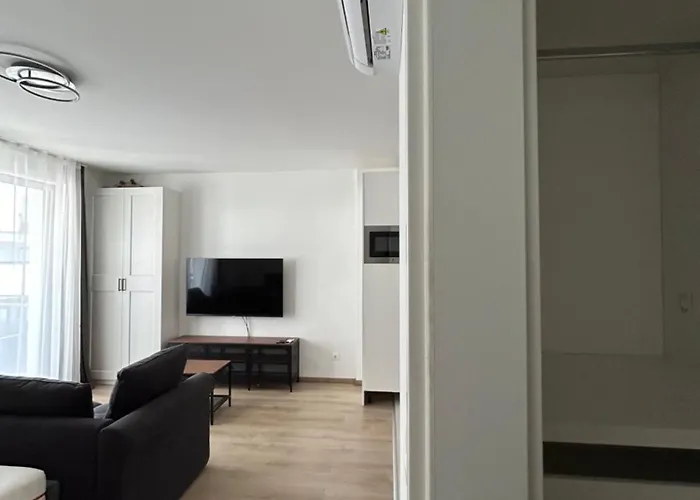 West Budapest-edge Of Downtown-free Parking *