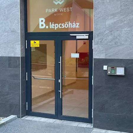 West Budapest-edge Of Downtown-free Parking *