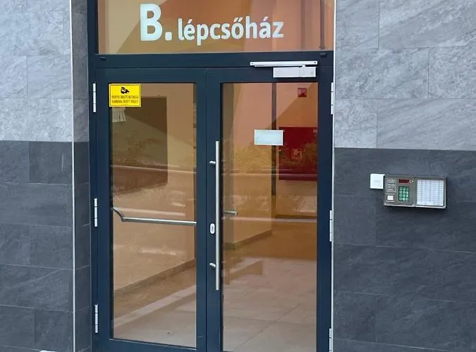 West Budapest-edge Of Downtown-free Parking *