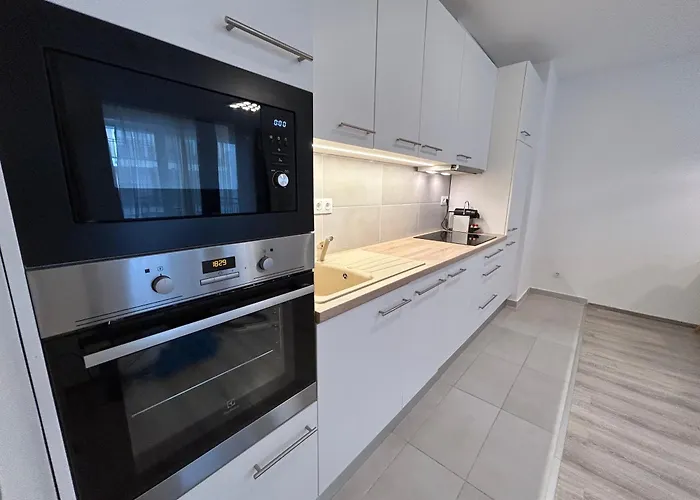 West Budapest-edge Of Downtown-free Parking * Budapeszt