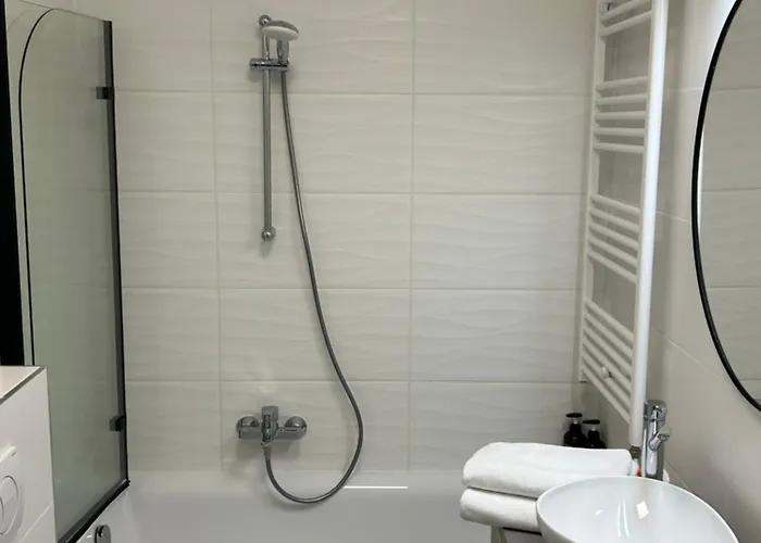 West Budapest-edge Of Downtown-free Parking * Budapeszt