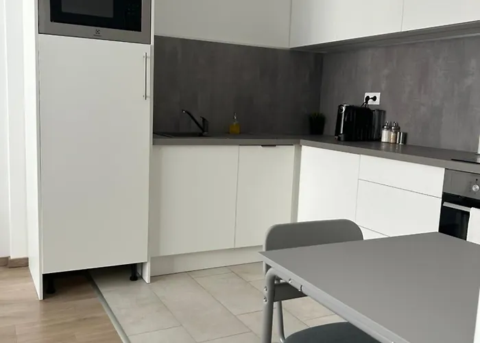 West Budapest-edge Of Downtown-free Parking
